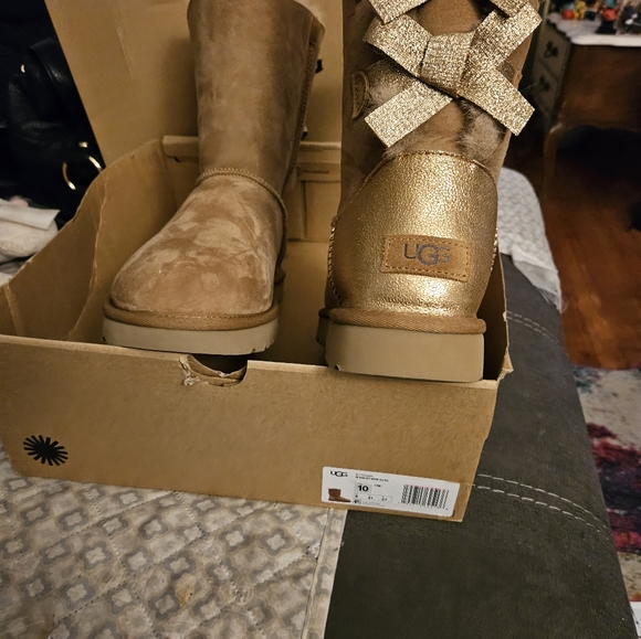 Ugg booth - Picture 2 of 2